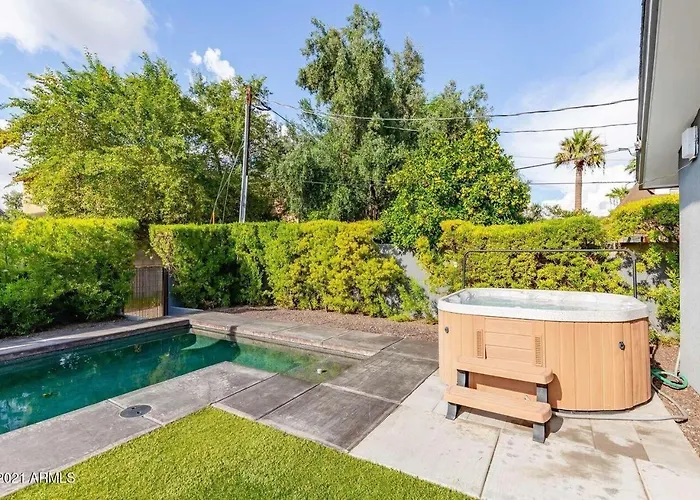 Ferienhaus Designer 5 Bd Home, Fountain Pool, Spa, Game Patio *